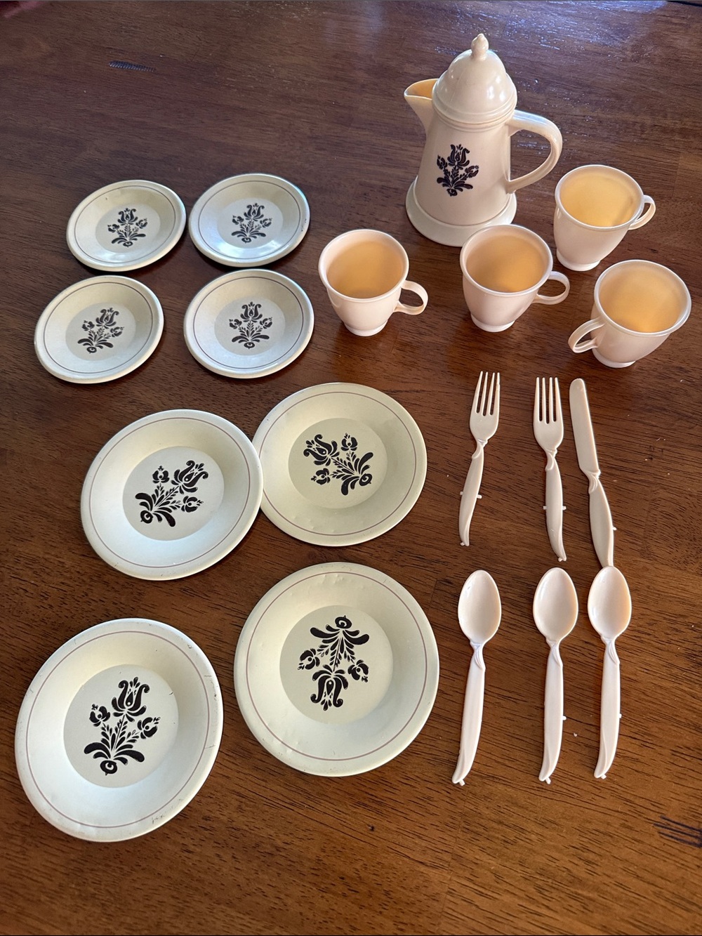Pfaltzgraph Village Metal Toy Dishes Set Plates Cups Flatware Vintage 80s as is